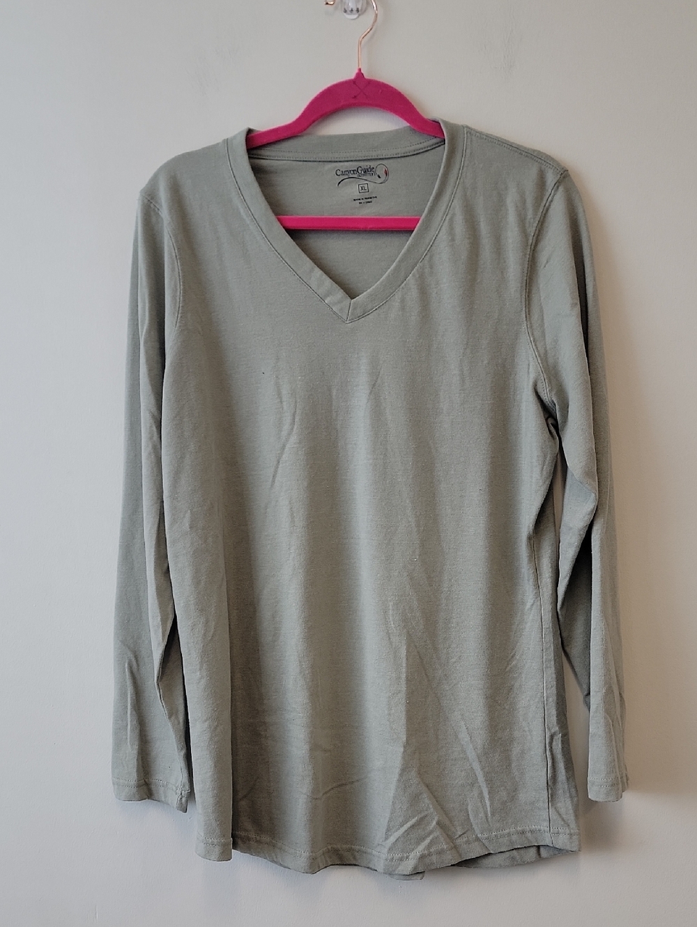 Canyon Guide Outfitters XL V Neck Long Sleeve Tee